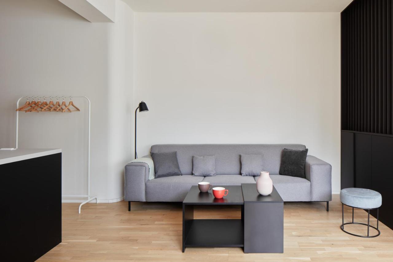 Spacious In Smíchov By Days * Praha