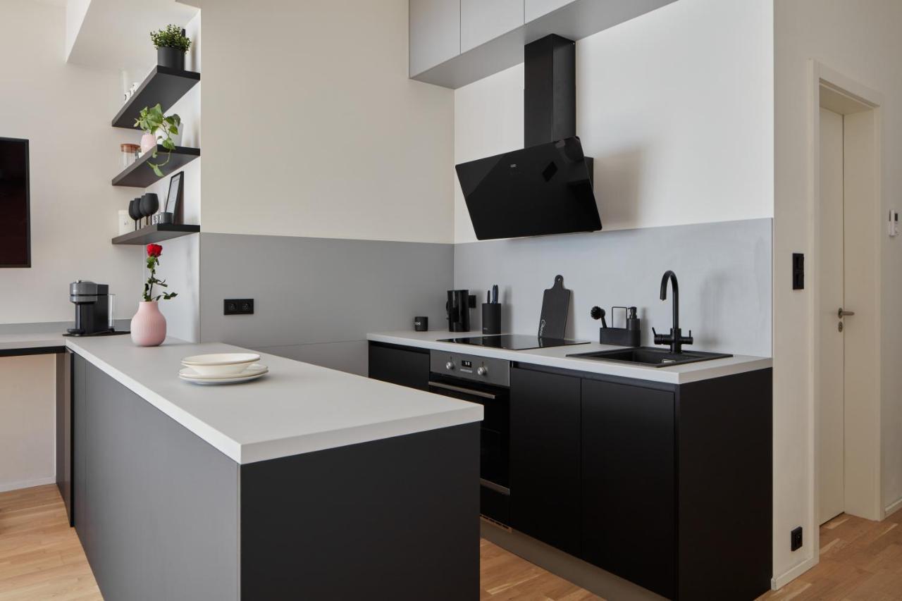 Spacious In Smíchov By Days Praha