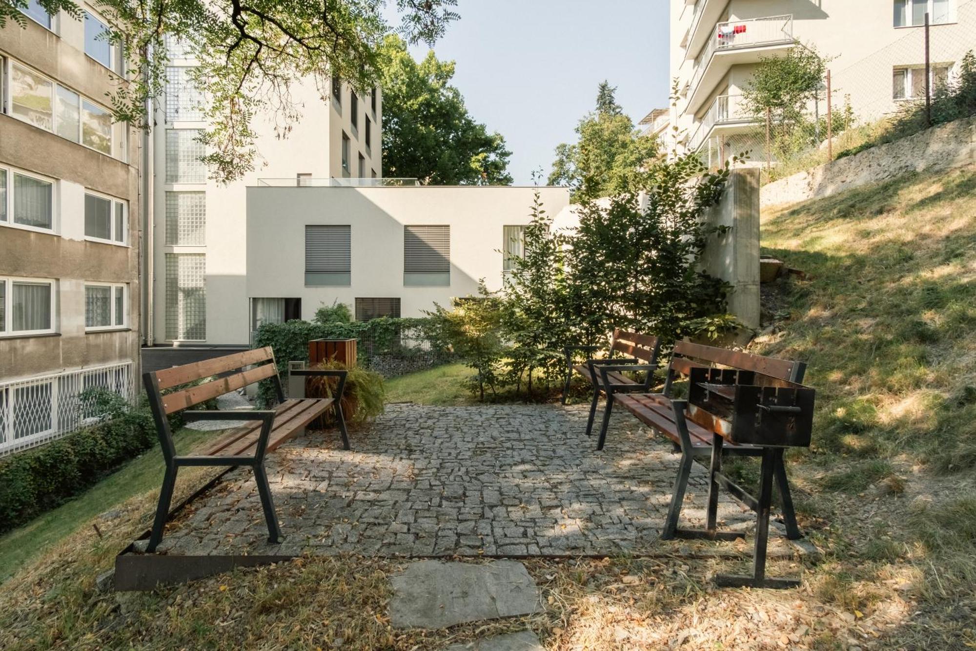 Spacious In Smíchov By Days Apartmán *
