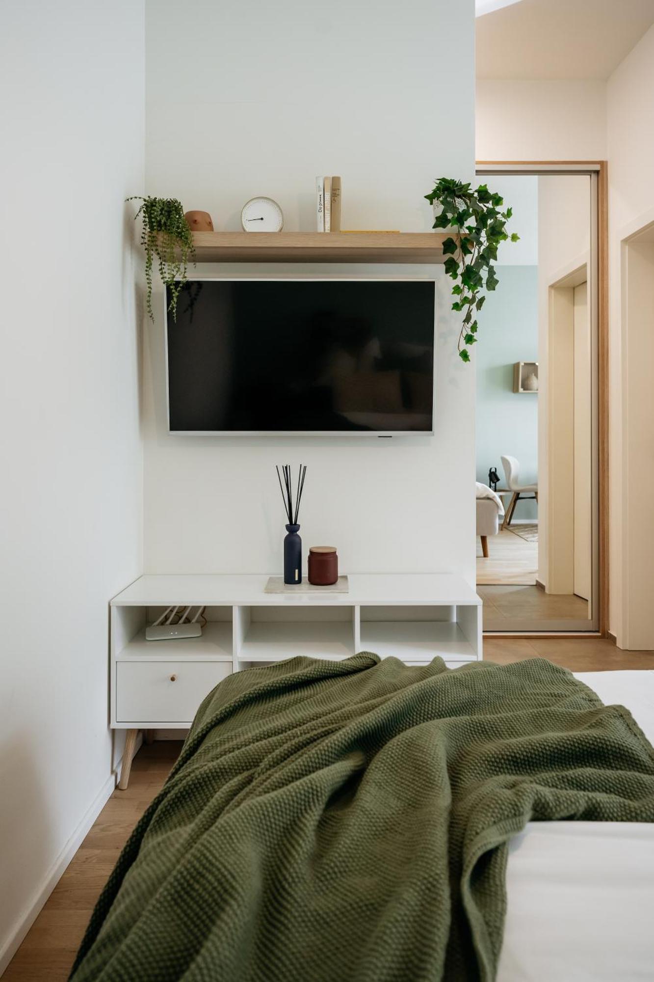 Days - Premium W Stunning Terraces - Easy Access * Prague