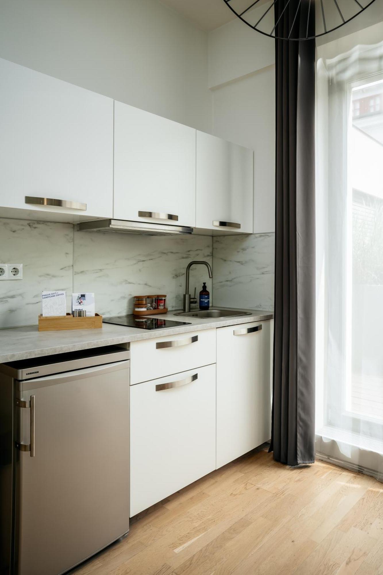 Days - Premium W Stunning Terraces - Easy Access Apartment Prague