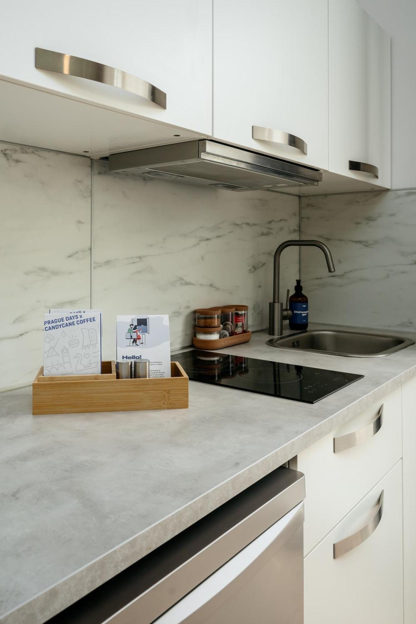 Days - Premium W Stunning Terraces - Easy Access Apartment